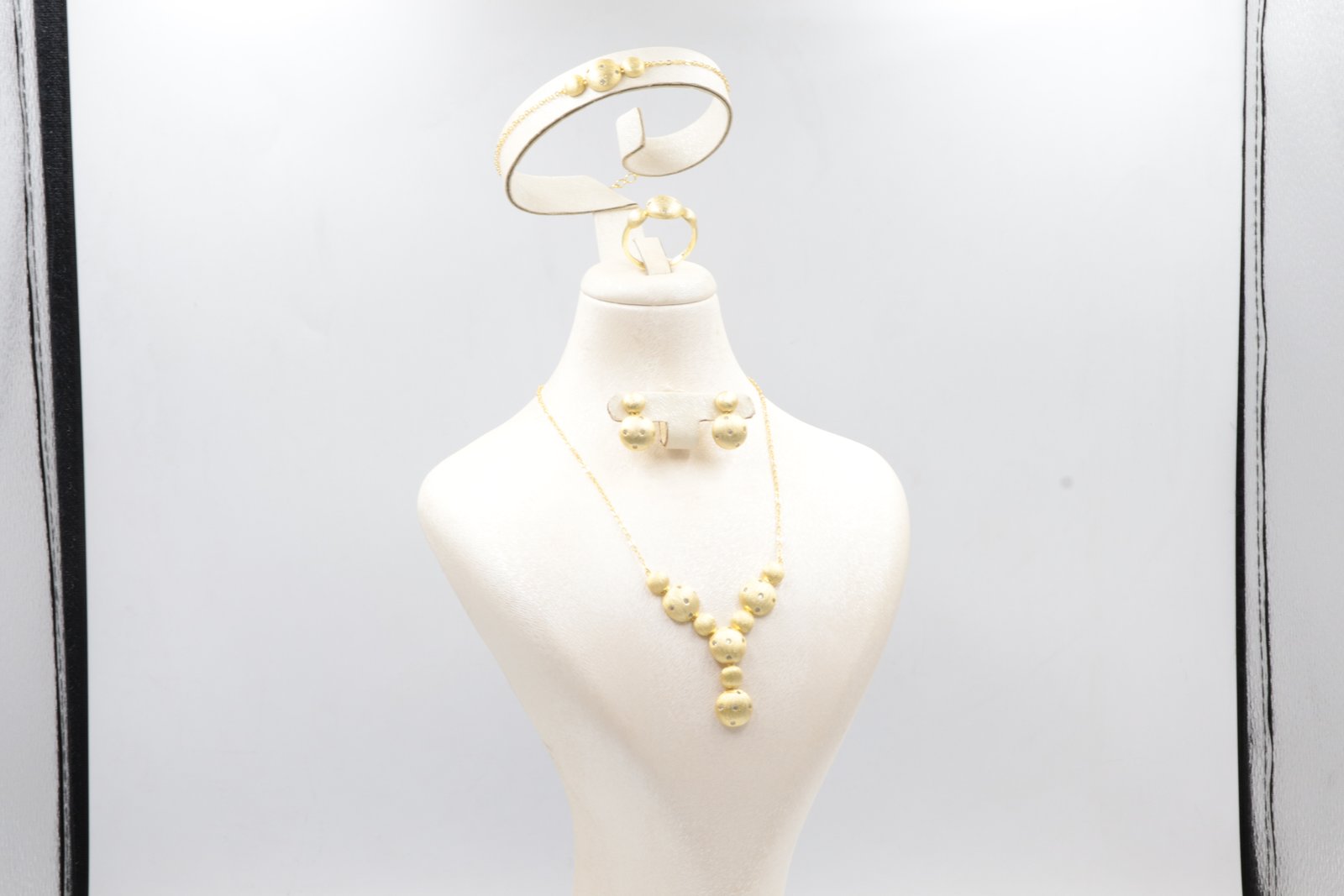 Parure 01 1